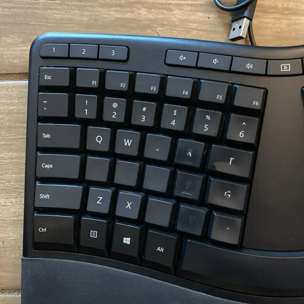 Microsoft Ergonomic Keyboard Model 1878 Wired USB